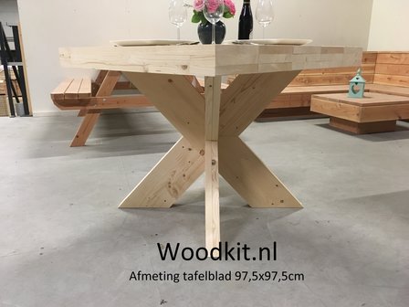 Zijaanzicht tafel met matrixonderstel met klein blad circa 100cm x 100cm