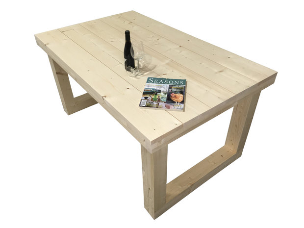 Steigerhout tafel met u ondersel sfeer