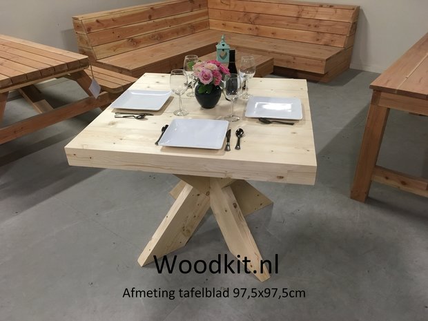 Houten tafel met matrix onderstel met klein tafelblad