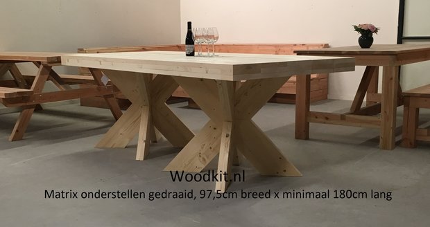 Tafel met 2 3d poten