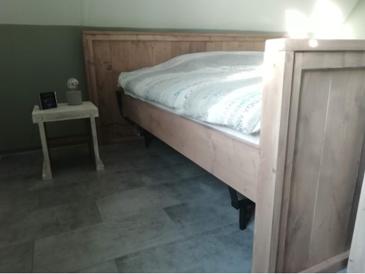 steigerhout bed grey links met krukje
