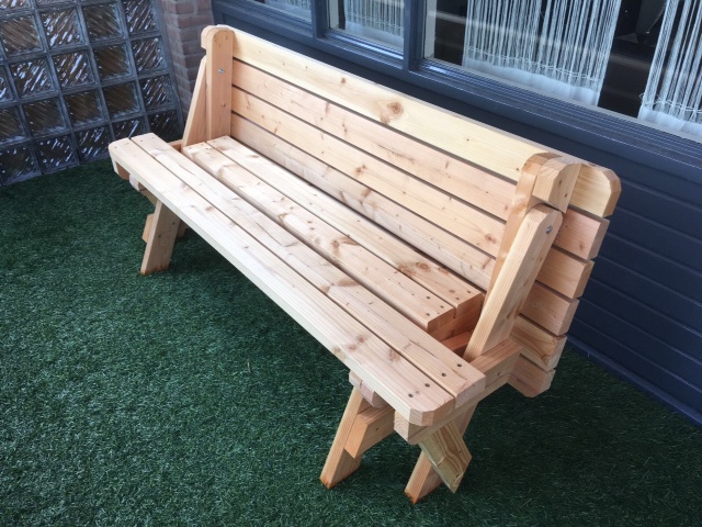inklapbare picknicktafel / tuinbank , als bankje op een balkon